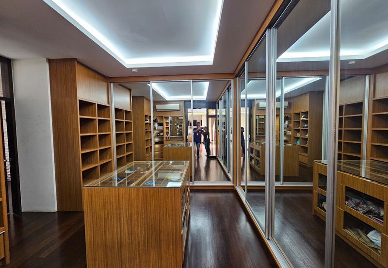 2.5 Storey Modern Villa on guarded street