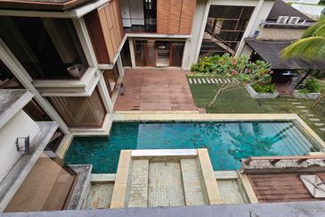 2.5 Storey Modern Villa on guarded street