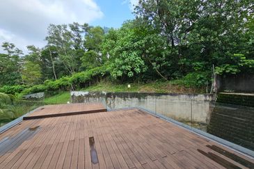 2.5 Storey Modern Villa on guarded street