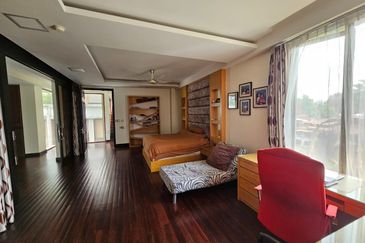 2.5 Storey Modern Villa on guarded street