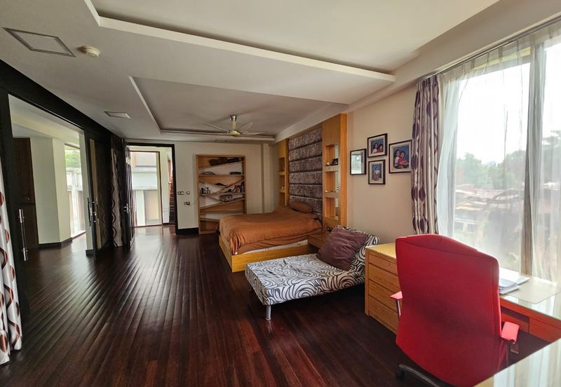 2.5 Storey Modern Villa on guarded street