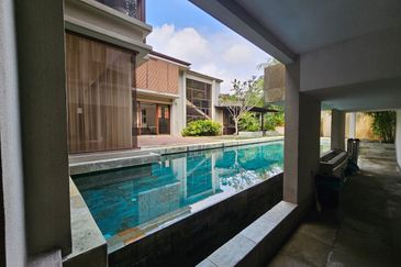 2.5 Storey Modern Villa on guarded street