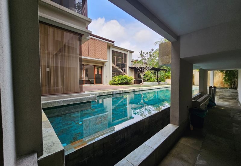 2.5 Storey Modern Villa on guarded street