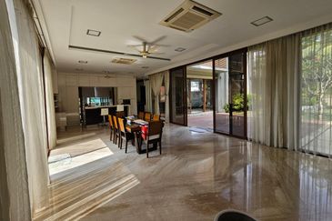 2.5 Storey Modern Villa on guarded street