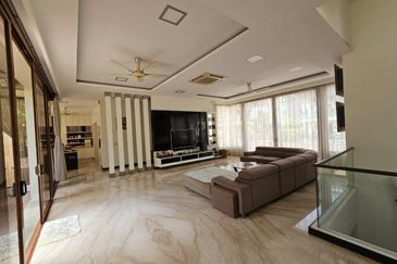 2.5 Storey Modern Villa on guarded street