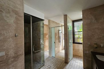 2.5 Storey Modern Villa on guarded street