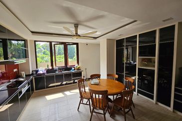 2.5 Storey Modern Villa on guarded street