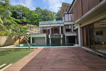 2.5 Storey Modern Villa on guarded street