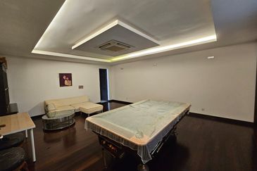 2.5 Storey Modern Villa on guarded street