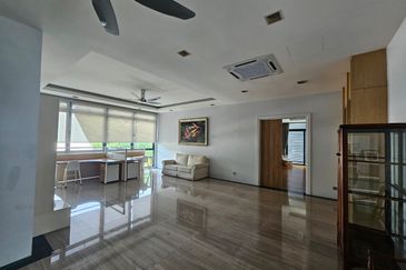 4 Storey Modern Bungalow on Guarded Street (Move in Condition)