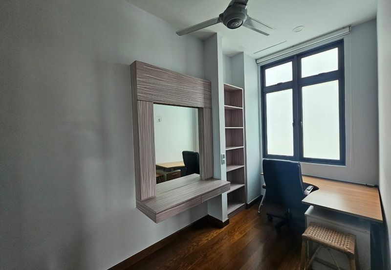 4 Storey Modern Bungalow on Guarded Street (Move in Condition)