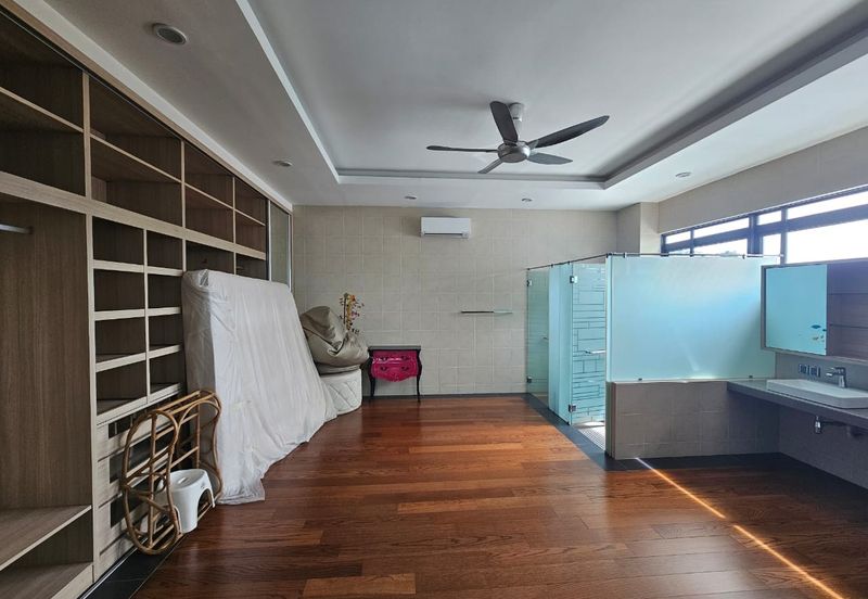 4 Storey Modern Bungalow on Guarded Street (Move in Condition)