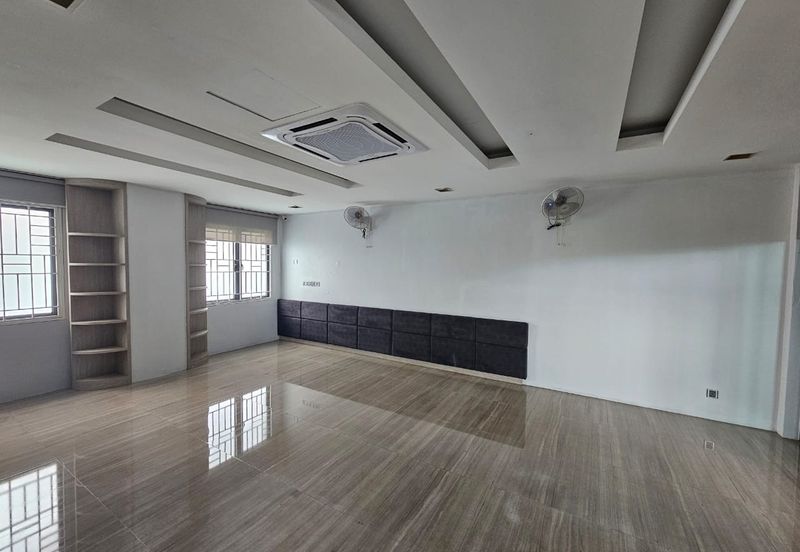 4 Storey Modern Bungalow on Guarded Street (Move in Condition)