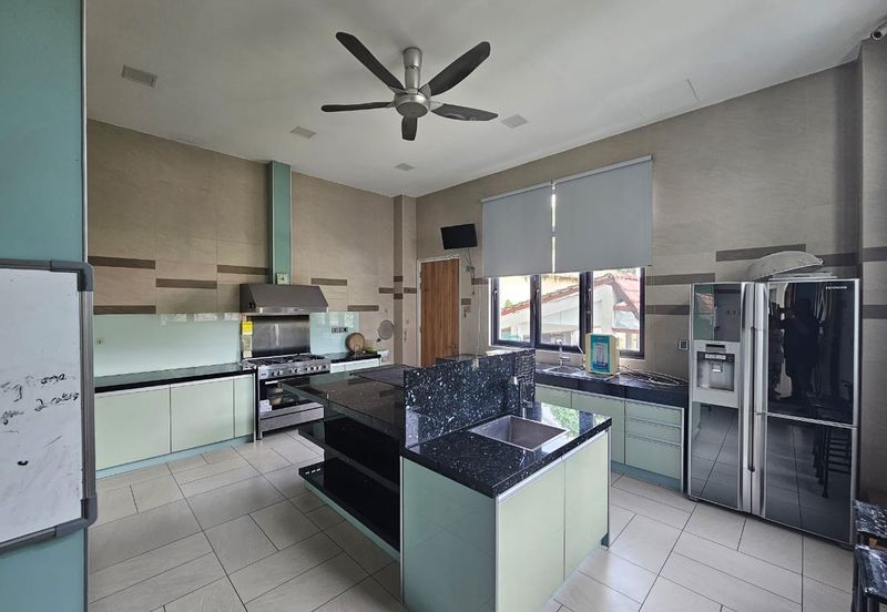 4 Storey Modern Bungalow on Guarded Street (Move in Condition)