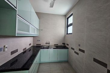 4 Storey Modern Bungalow on Guarded Street (Move in Condition)