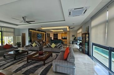 4 Storey Modern Bungalow on Guarded Street (Move in Condition)