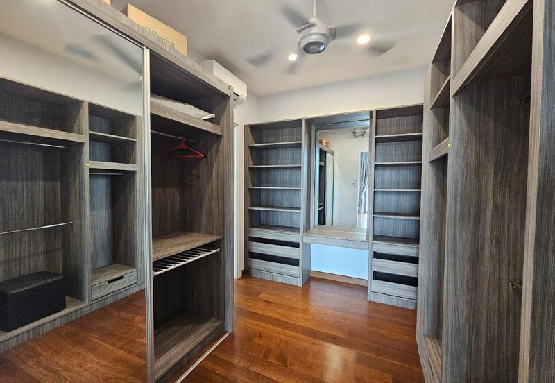 4 Storey Modern Bungalow on Guarded Street (Move in Condition)