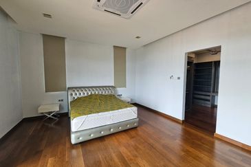 4 Storey Modern Bungalow on Guarded Street (Move in Condition)