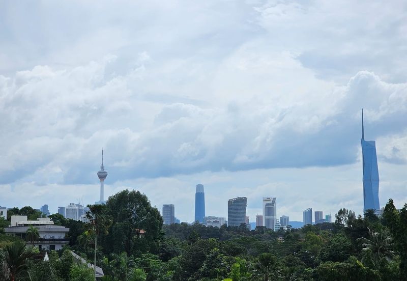 4 Storey Modern Bungalow on Guarded Street (Move in Condition)