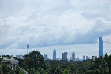 4 Storey Modern Bungalow on Guarded Street (Move in Condition)