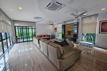 4 Storey Modern Bungalow on Guarded Street (Move in Condition)