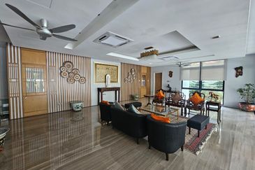 4 Storey Modern Bungalow on Guarded Street (Move in Condition)