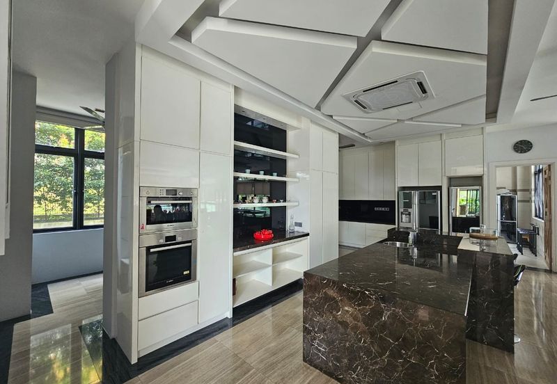 4 Storey Modern Bungalow on Guarded Street (Move in Condition)