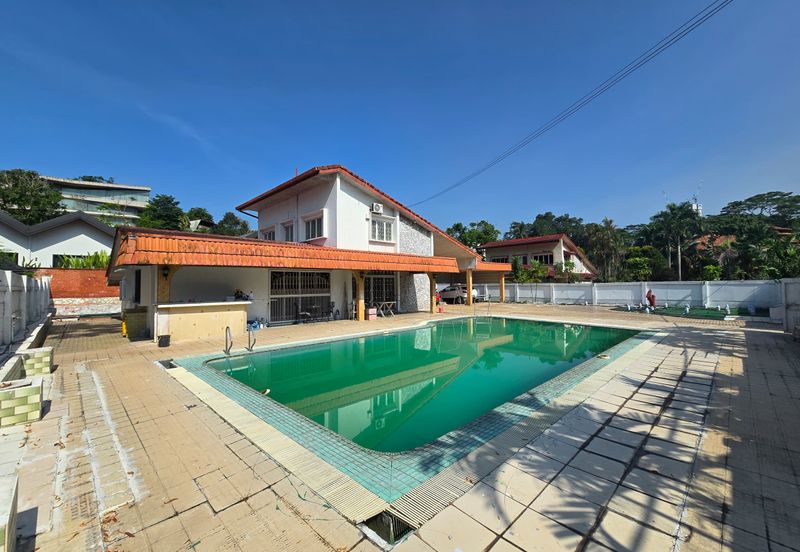 Basic Bungalow on large squarish flat land @ Bukit Tunku