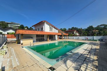 Basic Bungalow on large squarish flat land @ Bukit Tunku