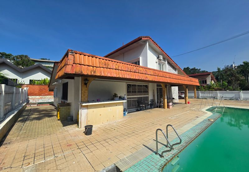 Basic Bungalow on large squarish flat land @ Bukit Tunku