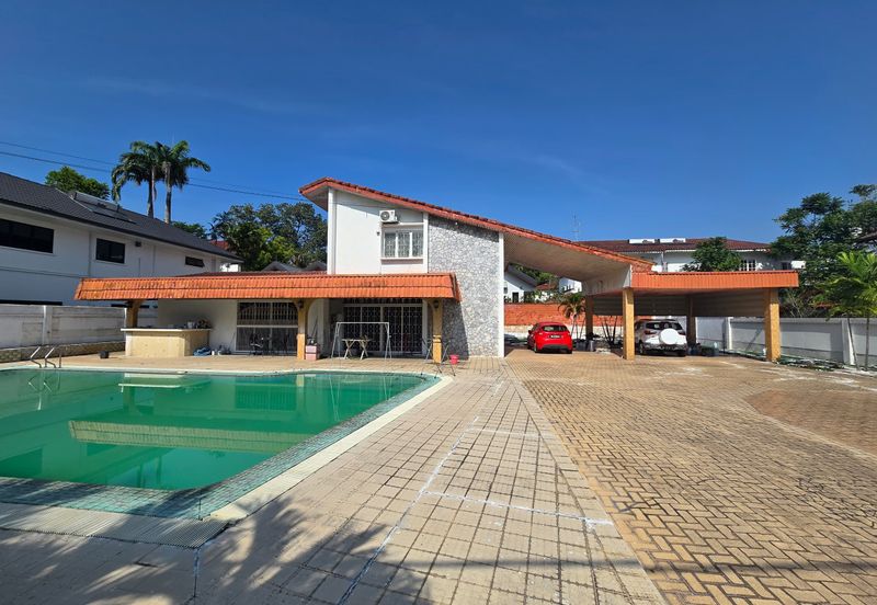 Basic Bungalow on large squarish flat land @ Bukit Tunku