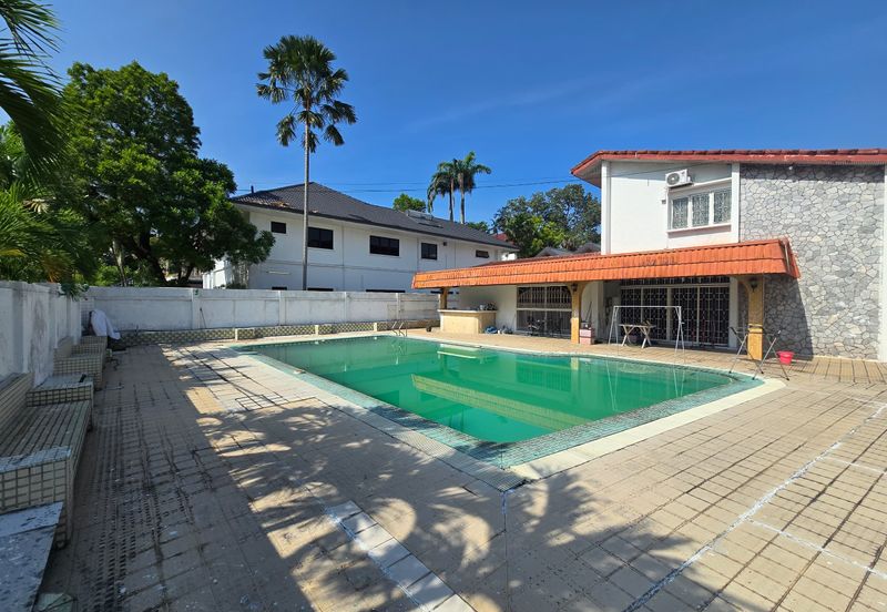 Basic Bungalow on large squarish flat land @ Bukit Tunku