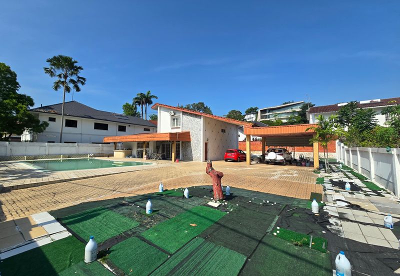 Basic Bungalow on large squarish flat land @ Bukit Tunku