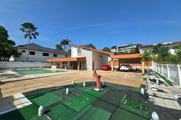 Basic Bungalow on large squarish flat land @ Bukit Tunku