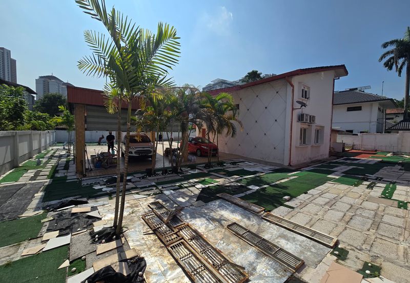 Basic Bungalow on large squarish flat land @ Bukit Tunku