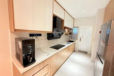 garland 2, kota emerald