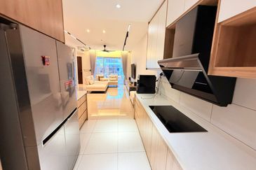 garland 2, kota emerald