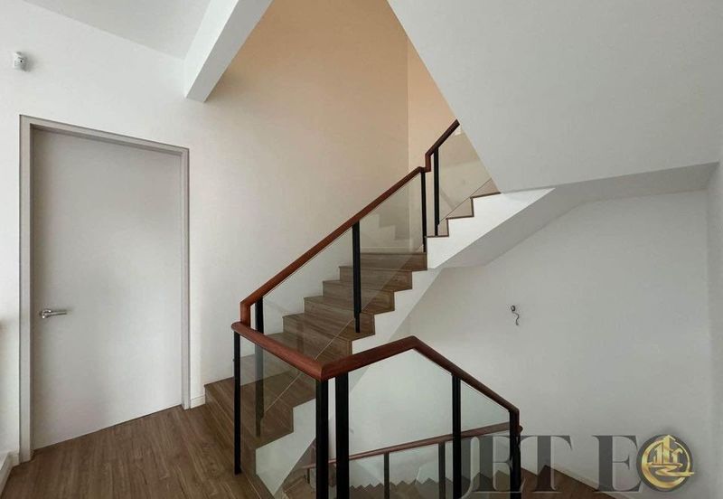 Luxura Residence @ twentyfive.7