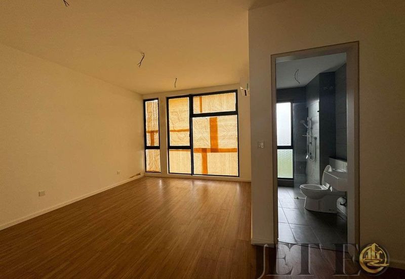 Luxura Residence @ twentyfive.7