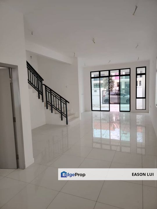 For sale/ perjiranan 8/ bandar dato onn/ end lot , Johor, Johor Bahru