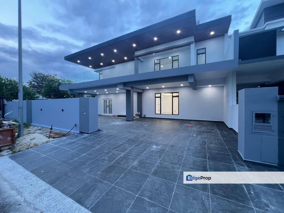 For sales/ Taman Gaya (5B)/ Jalan Tegap/2 Storey Cluster House/ fully renovated, Johor, Ulu Tiram