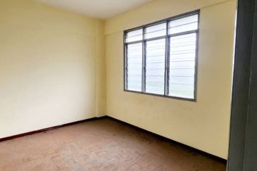 Dahlia Apartment, Putra Perdana