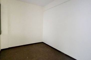 Dahlia Apartment, Putra Perdana