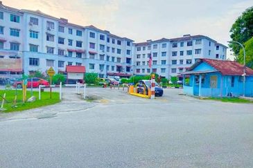 Dahlia Apartment, Putra Perdana