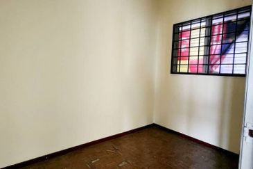 Dahlia Apartment, Putra Perdana