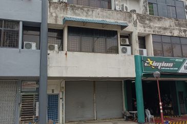Hicom Town Centre - 3 storey intermediate Shop Office - Seksyen 27