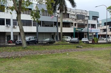 Hicom Town Centre - 3 storey intermediate Shop Office - Seksyen 27
