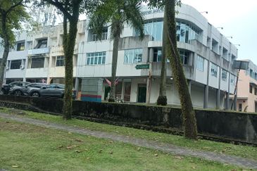 Hicom Town Centre - 3 storey intermediate Shop Office - Seksyen 27