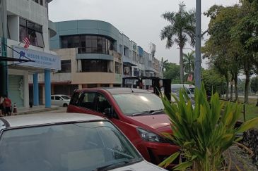 Hicom Town Centre - 3 storey intermediate Shop Office - Seksyen 27