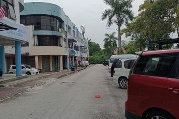 Hicom Town Centre - 3 storey intermediate Shop Office - Seksyen 27